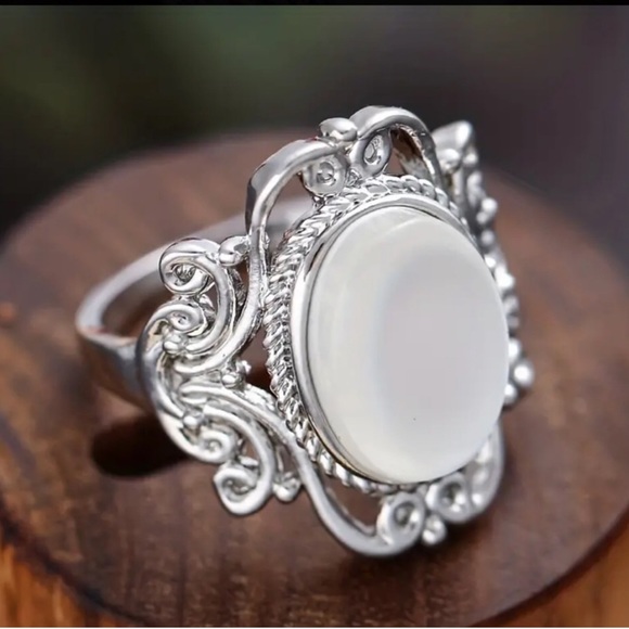 BOHEMIAN SILVER MOONSTONE RING - Picture 4 of 6